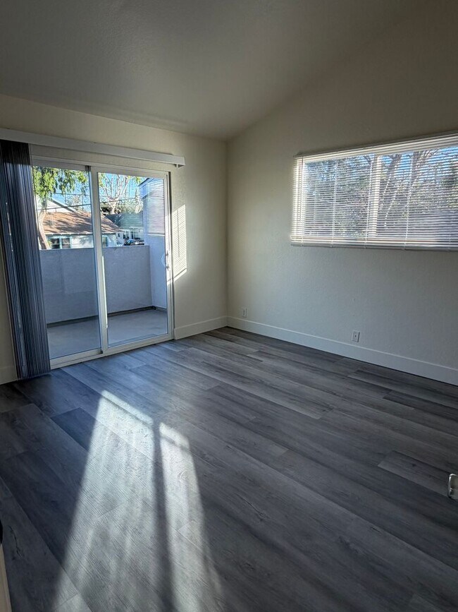 Building Photo - 150-152 S. Harwood Street