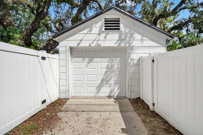 Building Photo - Fully Renovated 3 bedroom St. Pete Home | ...