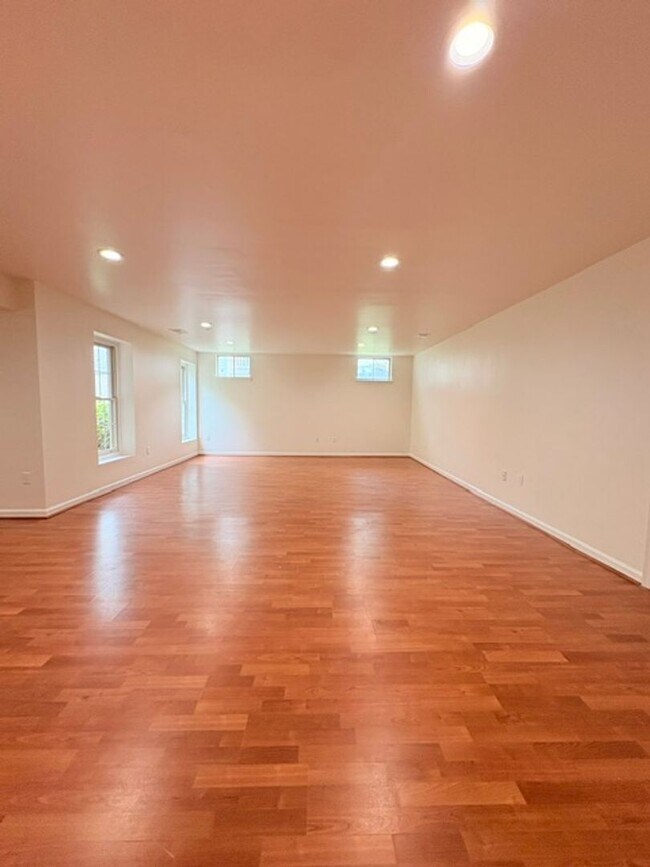 Building Photo - 18514 Gingerbread Ln