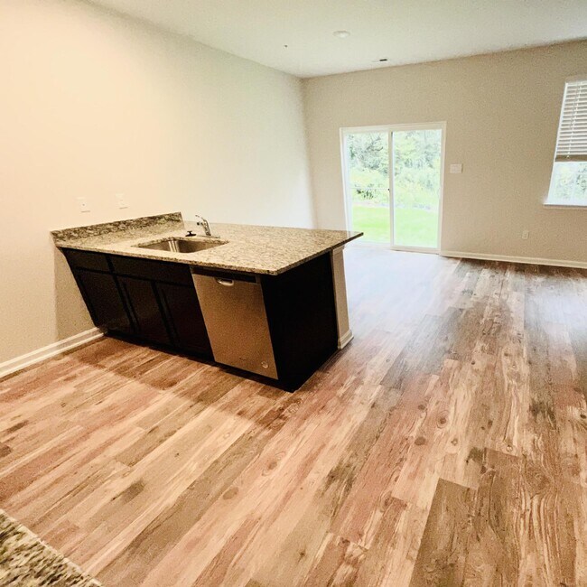 Building Photo - 3br 2.5ba Townhome Northeastern SD!