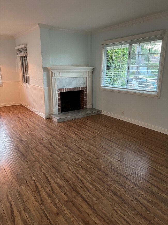 Living room & Dining Area - 10804 Ashby Ave