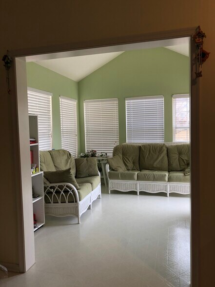 Building Photo - 40 Arbor Cir