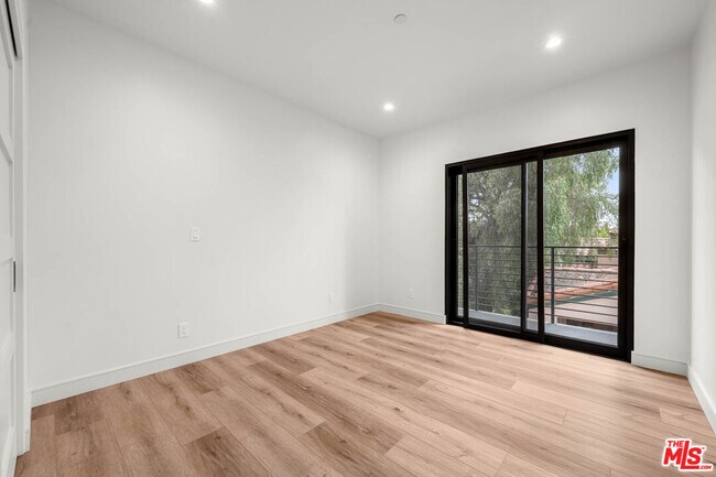 Building Photo - 1920 S Sherbourne Dr