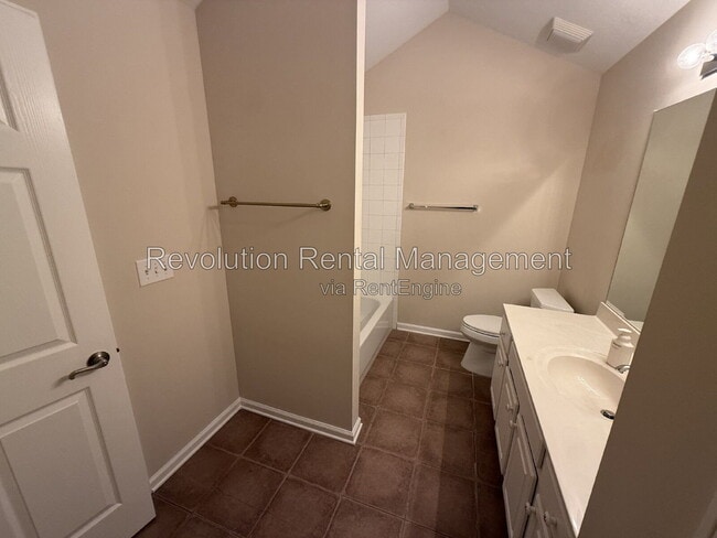 Building Photo - 302 Gladstone Dr