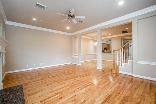 Building Photo - 2906 Royal Oaks Crest