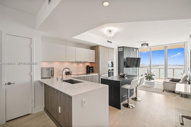 Building Photo - 2900 NE 7th Ave