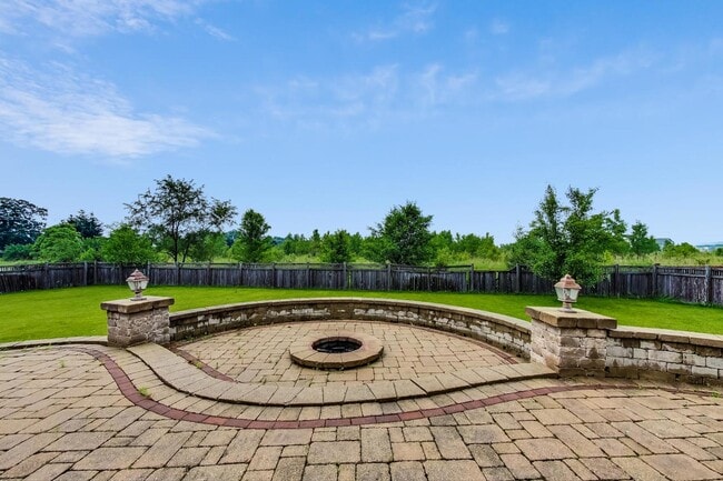 Building Photo - 2951 Old Glory Dr