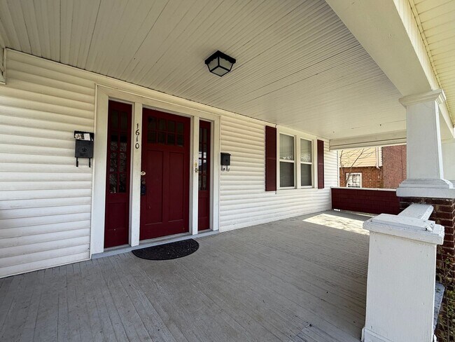 Building Photo - 1610 Hampton Ave SW