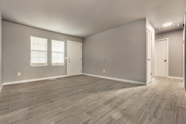 Building Photo - 13817 N Everest Ave