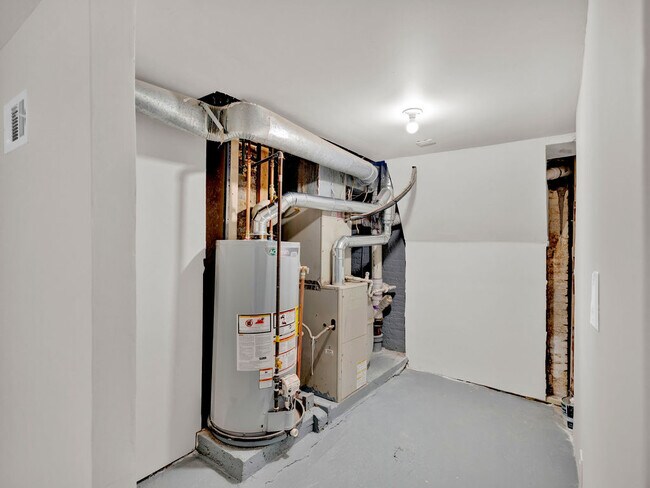 Building Photo - 1214 E Eager St