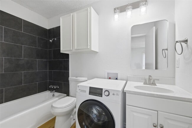 Building Photo - 2707 Windswept Cove