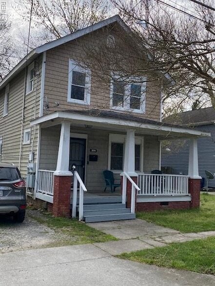 Primary Photo - 3016 Somme Ave