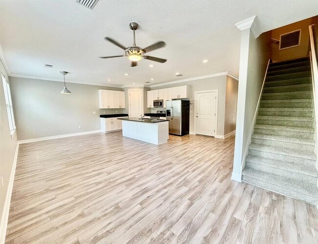 Building Photo - 6921 Interbay Blvd