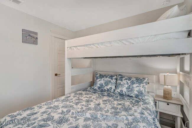 Building Photo - 19 Cummins St