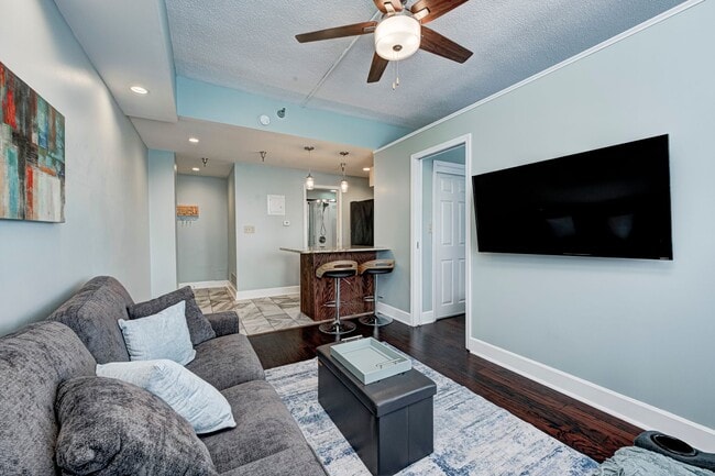 Building Photo - FULLY FURNISHED - Move in ready 1 bed & 1 ...