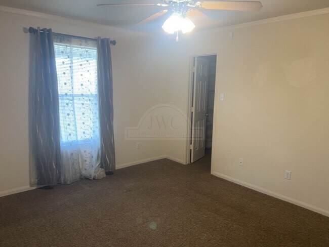 Building Photo - 5604 Bertha Dr