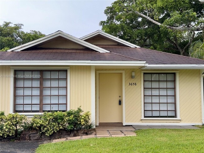 Building Photo - 3658 E Bell Dr