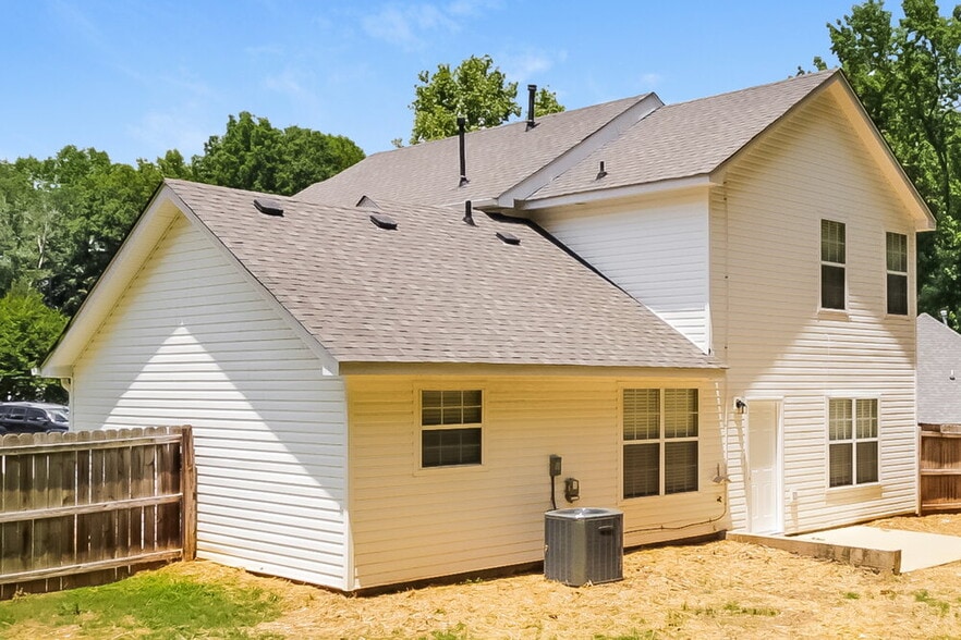 Building Photo - 202 Goldleaf Dr