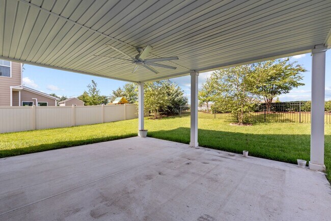 Building Photo - Exquisite 4-bedroom, 2.5-bath home located in the charming city of Chesapeake