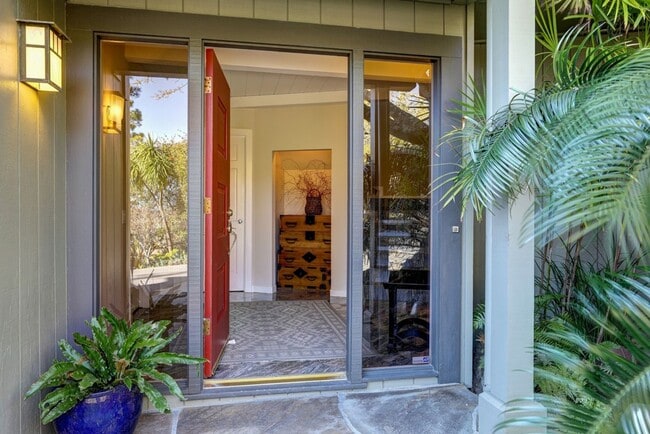 Building Photo - FIVE BEDROOM THREE-AND-A-HALF BATH HOME WI...