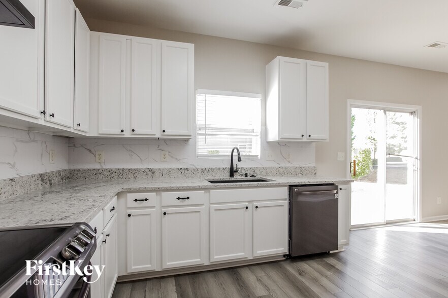 Building Photo - 7421 Lamplighter Close Dr