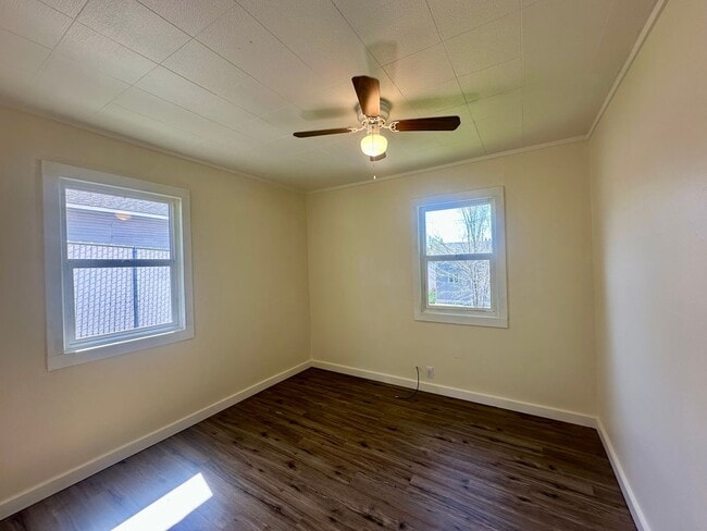 Building Photo - 2bdrm, 1 bath  HOUSE with fenced yard