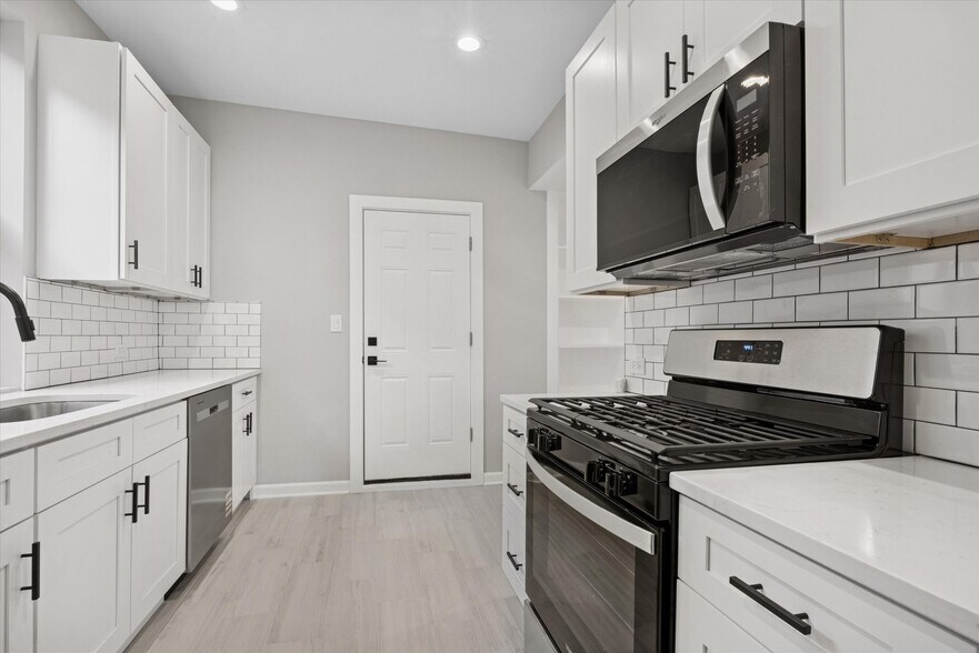 Building Photo - 8018 S Harvard Ave