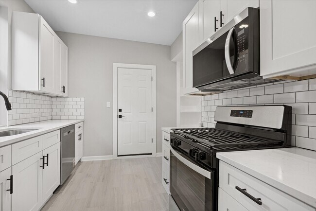 Building Photo - 8018 S Harvard Ave