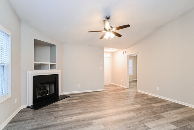 Building Photo - 3004 Great Falls Dr