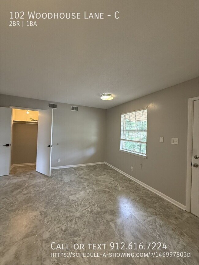 Building Photo - 102 Woodhouse Ln