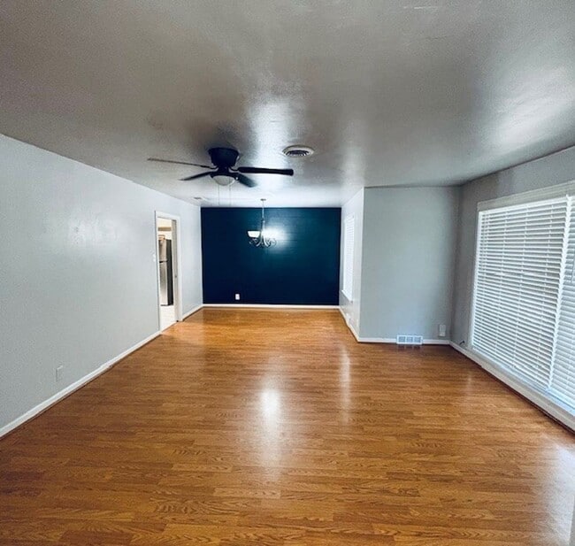 Building Photo - Quaint 3 bedroom in the Wilshire Addition ...