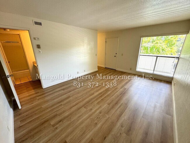 Building Photo - Spacious 1-Bed, 1-Bath Condo Located At Oc...
