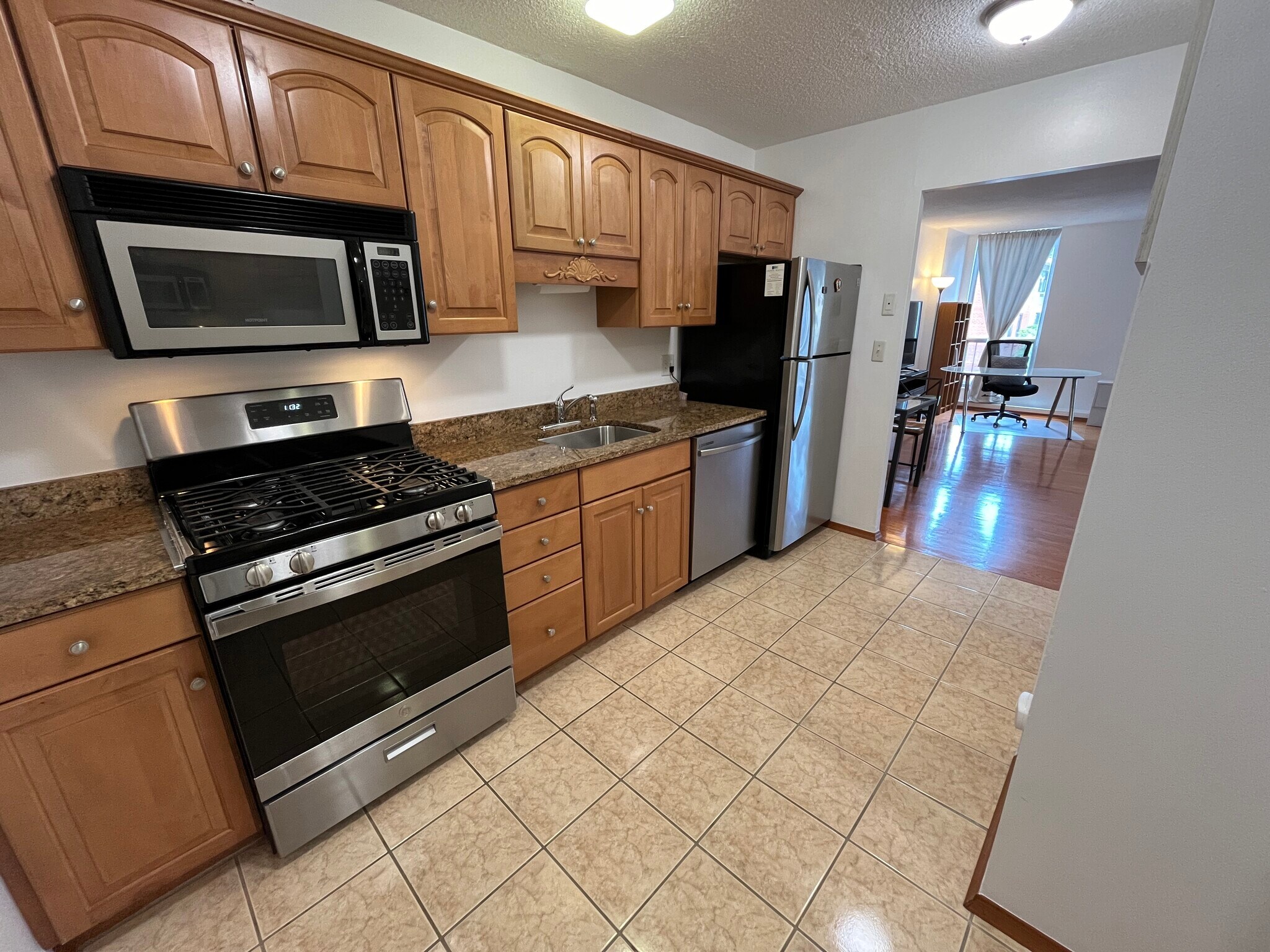 Full Kitchen - 44 Washington St