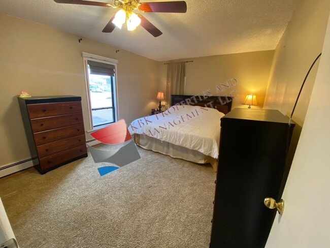 Building Photo - 3 Bedroom/1 bath House