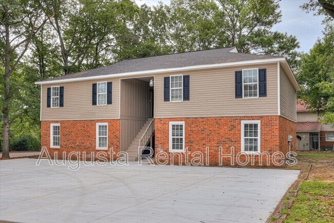 Building Photo - 168 Conifer Dr