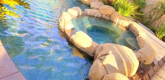 Building Photo - Solar/Pool/Spa/Water fall BBQ outdoor Pizz...