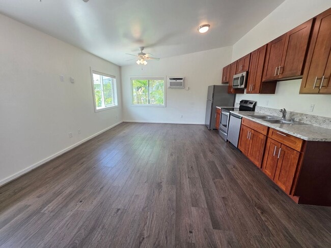 Primary Photo - Spacious 2 bedroom, 2 bath with 2 parking ...
