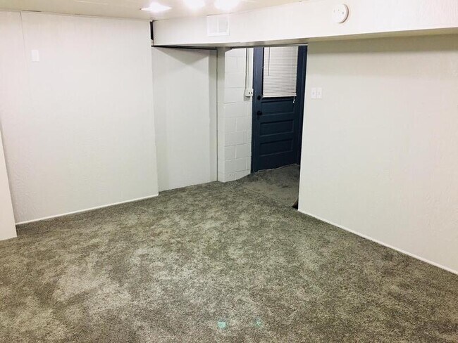 Building Photo - 5624 Lake St