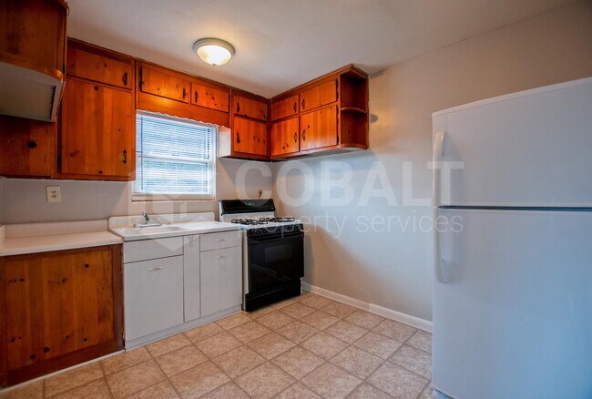 Building Photo - 954 St Charles Ave NE