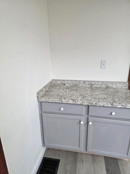 Building Photo - 409 S 3rd St