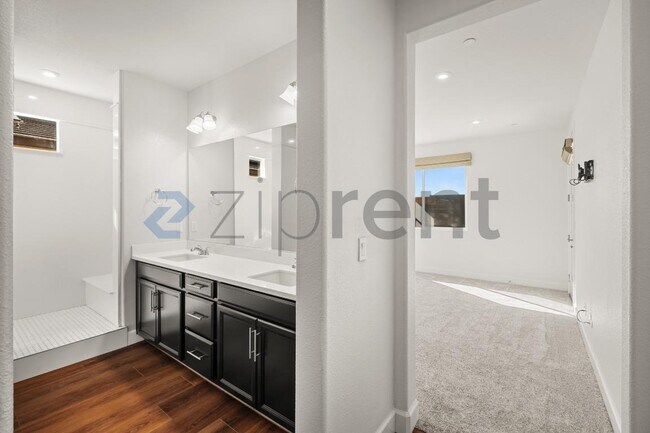 Building Photo - 1465 Blossom Way