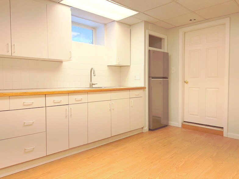 Building Photo - 1044 Broadway