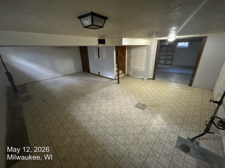 Building Photo - 6259 N 101st St