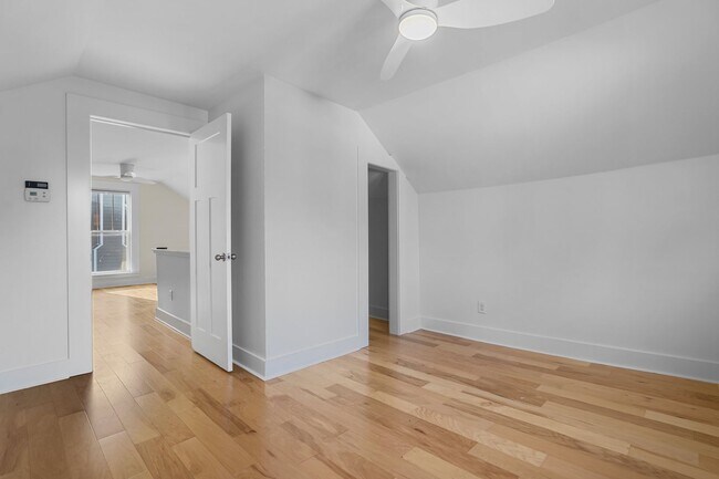 Building Photo - 520 Elgin St