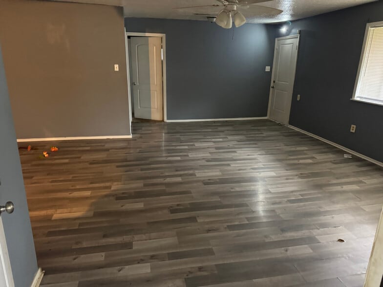 Building Photo - 2122 McFadden Rd