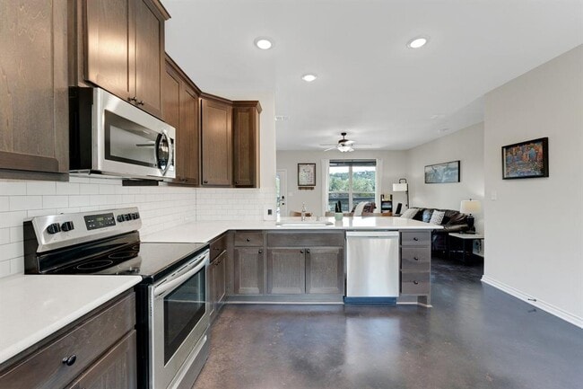 Building Photo - 1089 Hidden Hills Dr