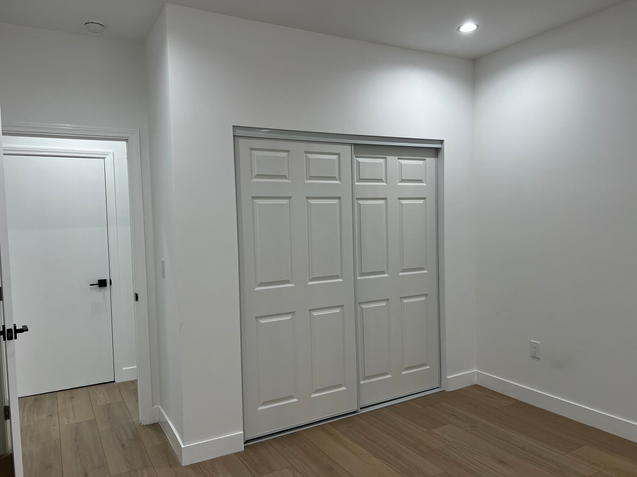 Building Photo - 10717 Amestoy Ave