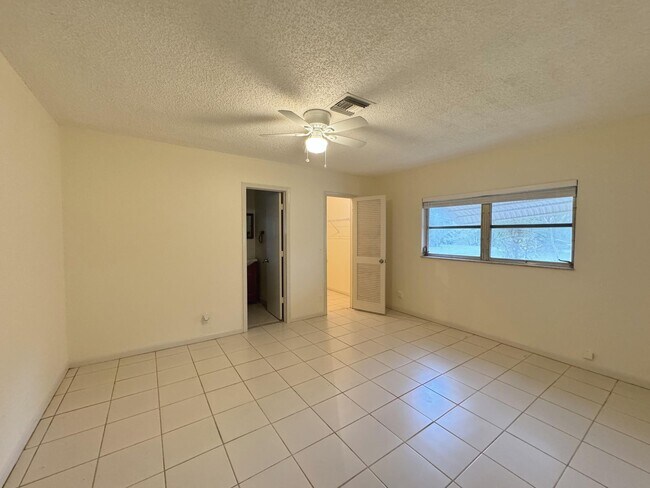 Building Photo - 1900 Palmland Dr