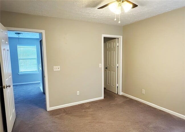 Building Photo - 220 Wild Flower Ln