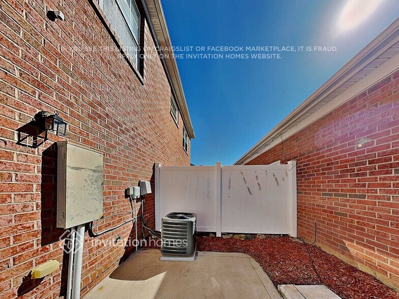 Building Photo - 6930 Creft Cir